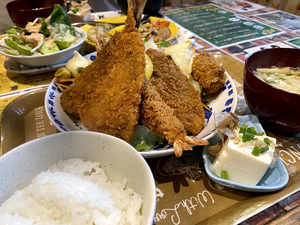 シーフードのフライミックス定食