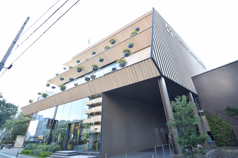 スターバックスリザーブロースタリー東京の建築デザインは隅研吾氏とのコラボレーション