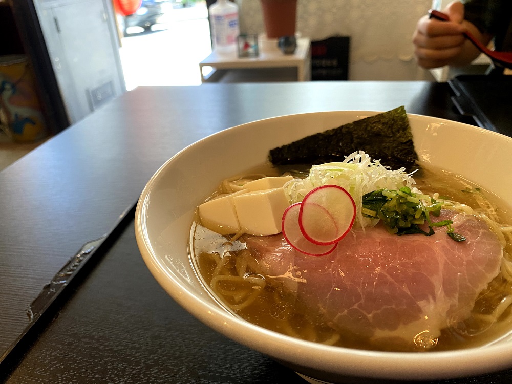 塩煮干し味のラーメン