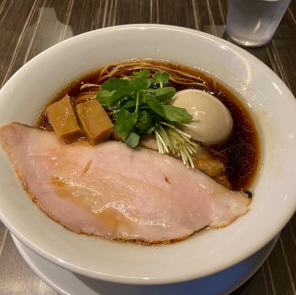 緑が丘「中華蕎麦三藤」の評判と実態！ミシュラン掲載のスープと名門とみ田との違いを徹底解剖