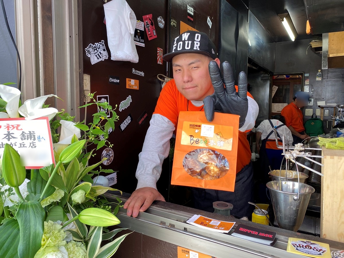 自慢のベビーカステラを焼いてくれた店長