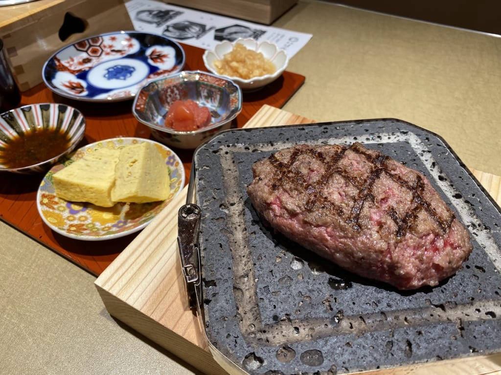 熟成和牛レアハンバーグ