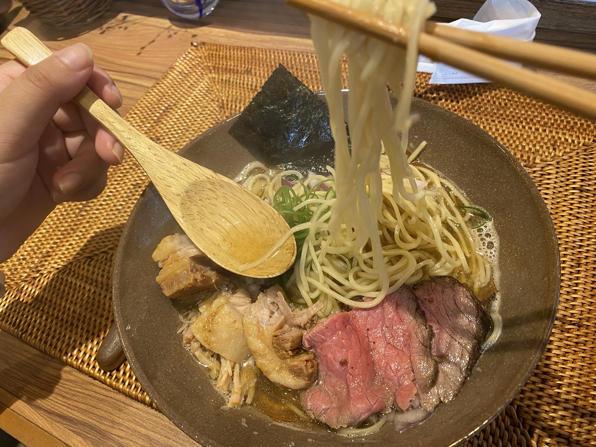 独特の食感の麺