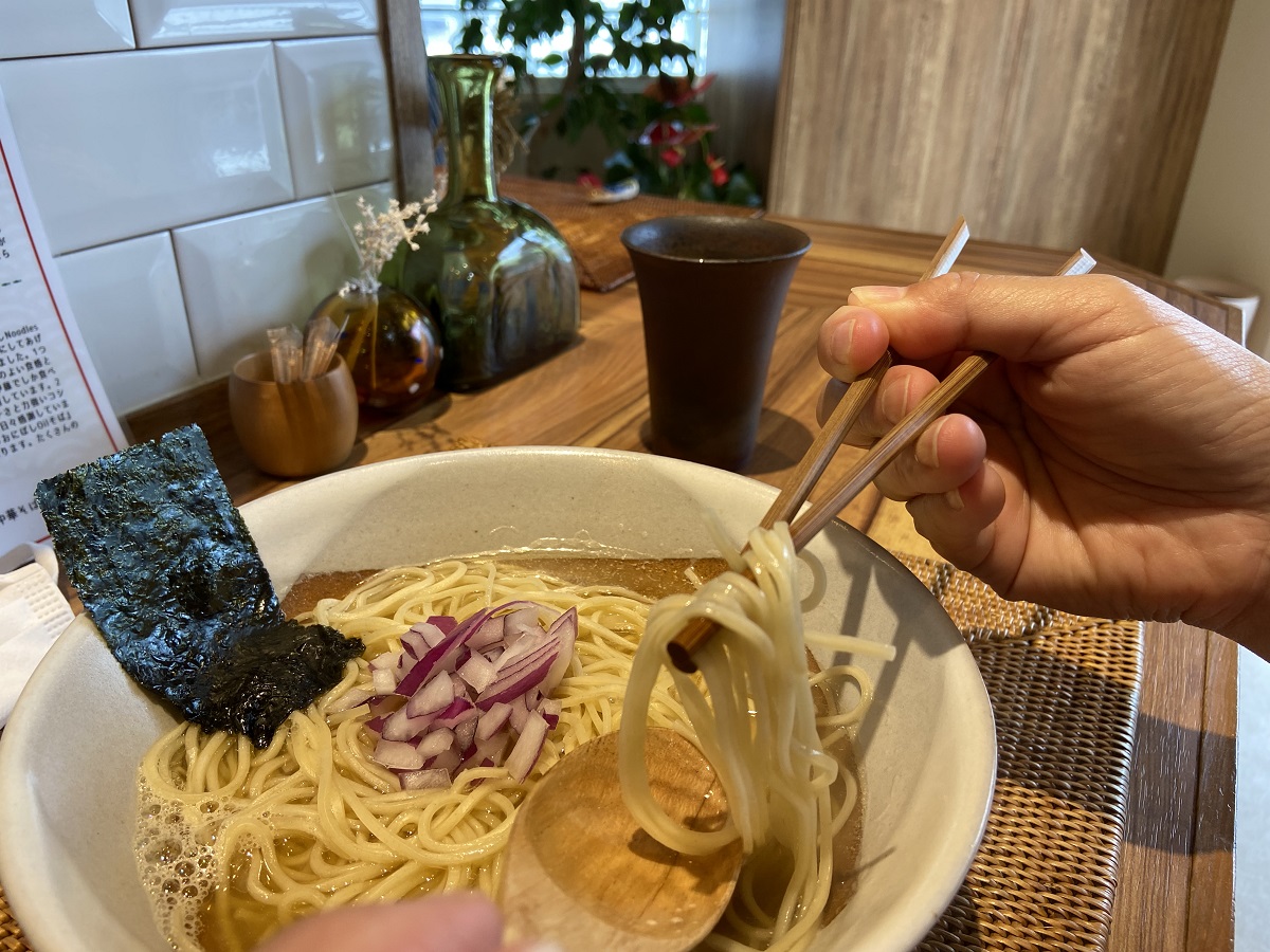 だしにぼの麺も歯切れのよいタイプ