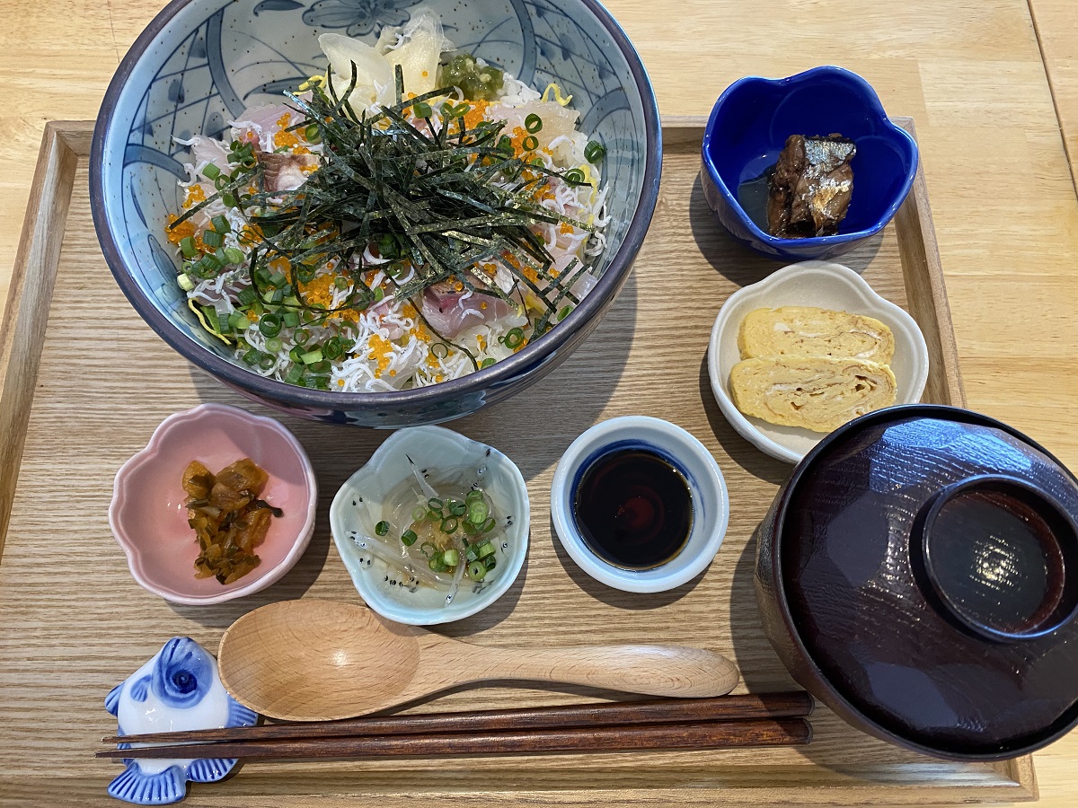 浜まち「海鮮ばらちらし丼」