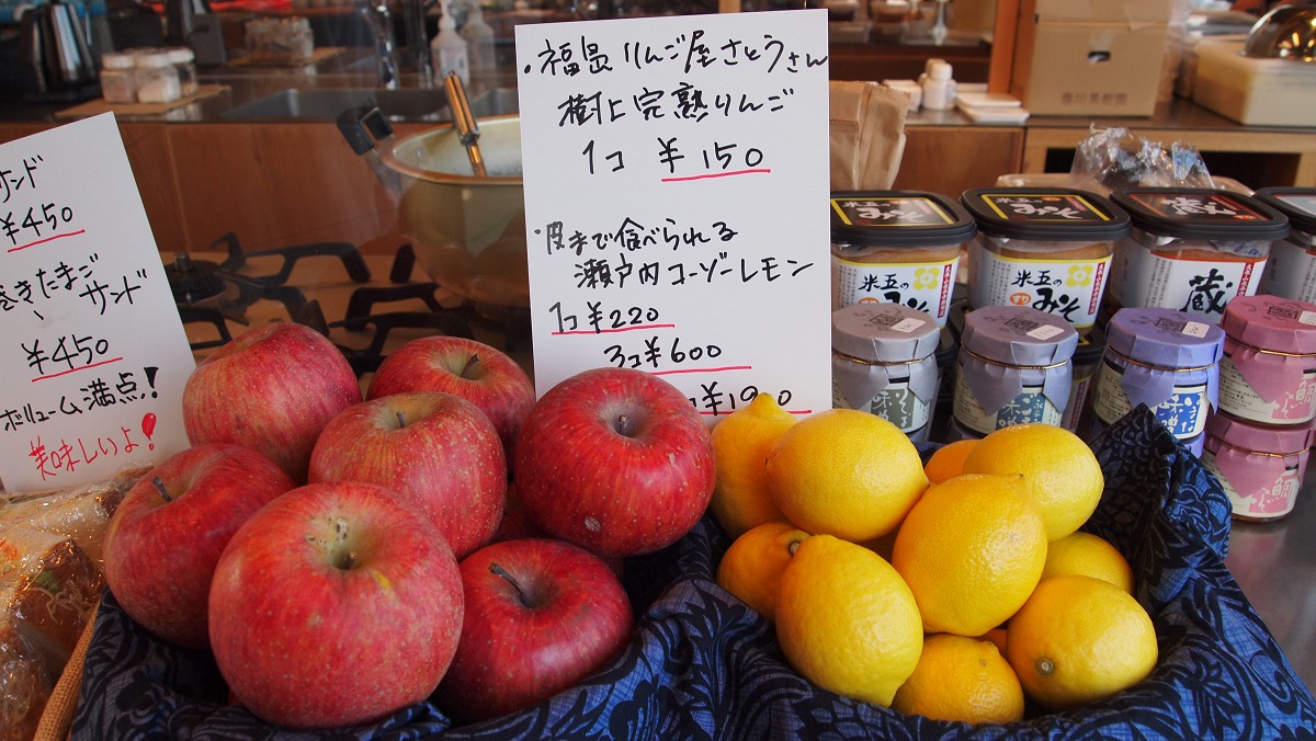 福島のりんごと瀬戸内レモンも販売