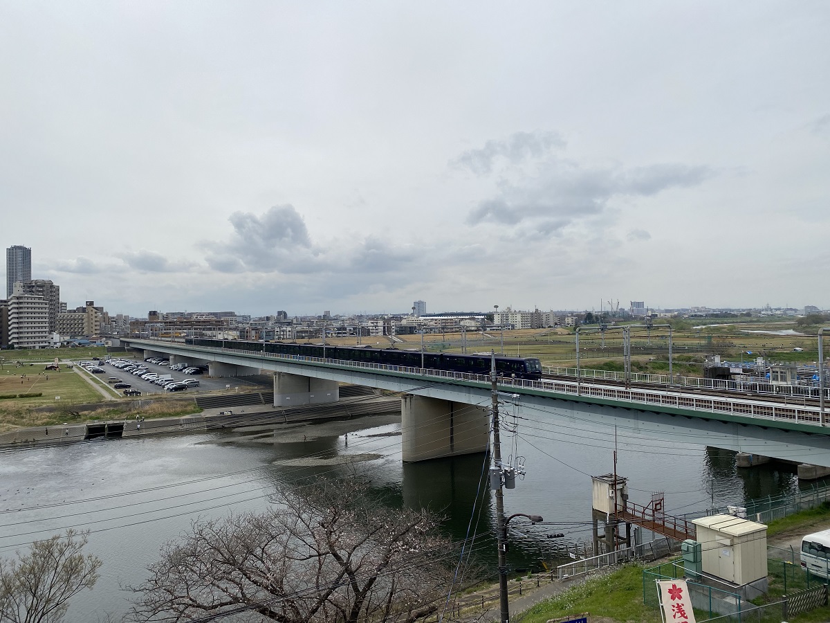 多摩川を渡る相鉄新横浜線