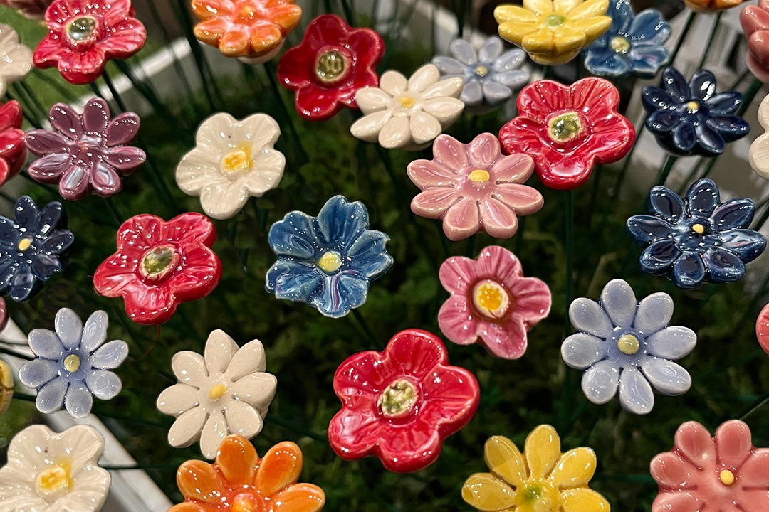 『枯れない花』ハンガリーの手作り陶器の花