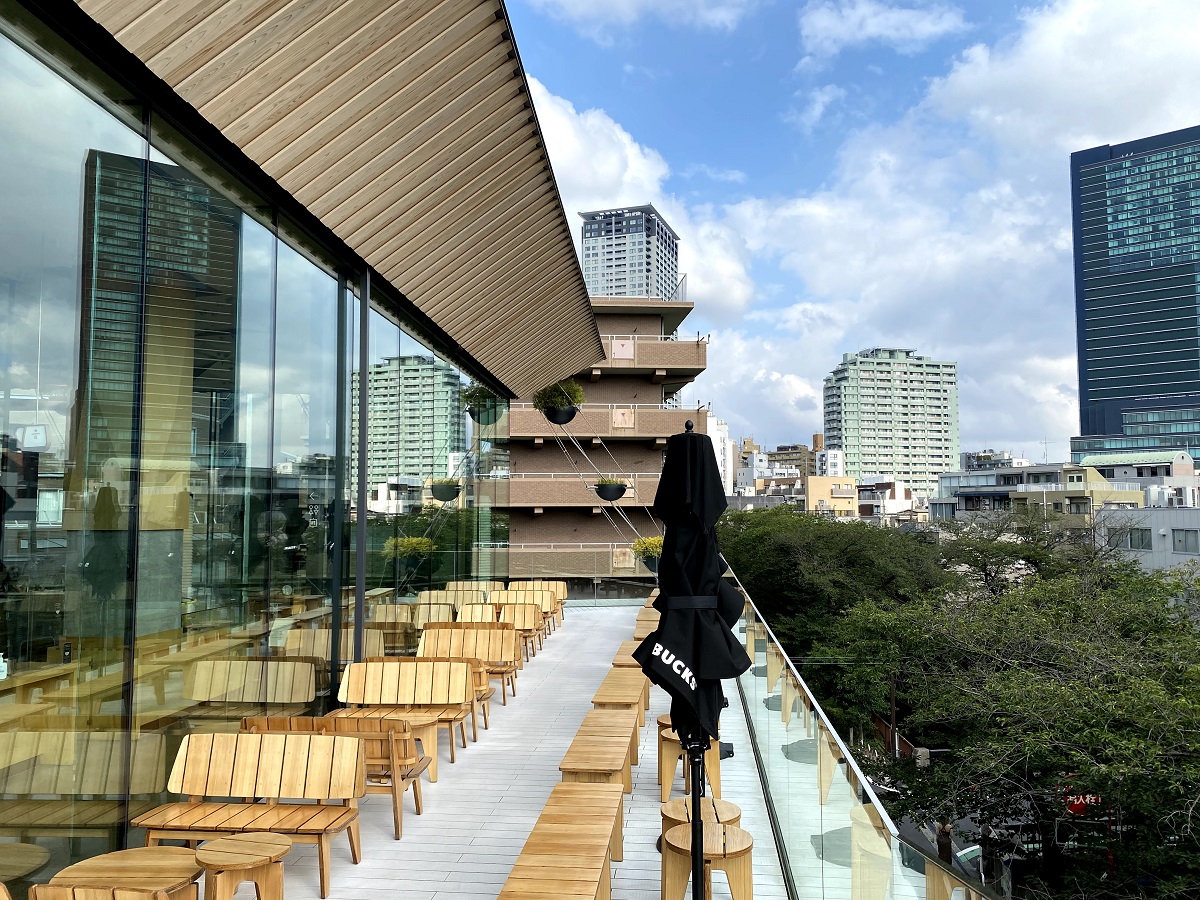 「スターバックス リザーブ® ロースタリー 東京」屈指のビュースポットであるテラス席