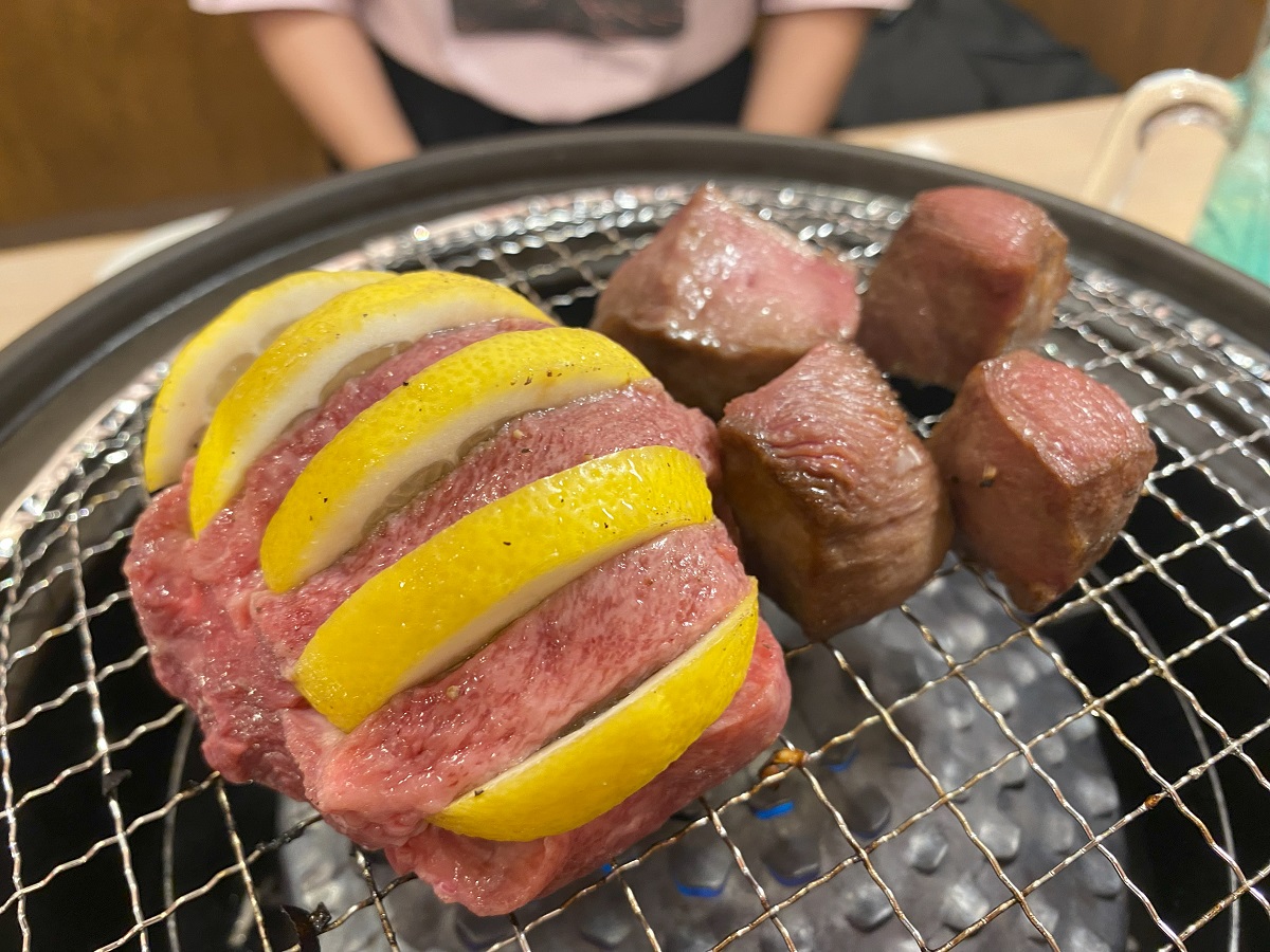 「“肉塊”レモン牛たん」