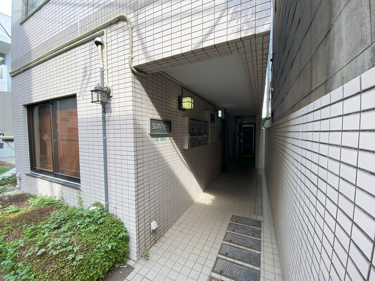 コーヨーハイツは「弘洋ハイツ」1階にあります。