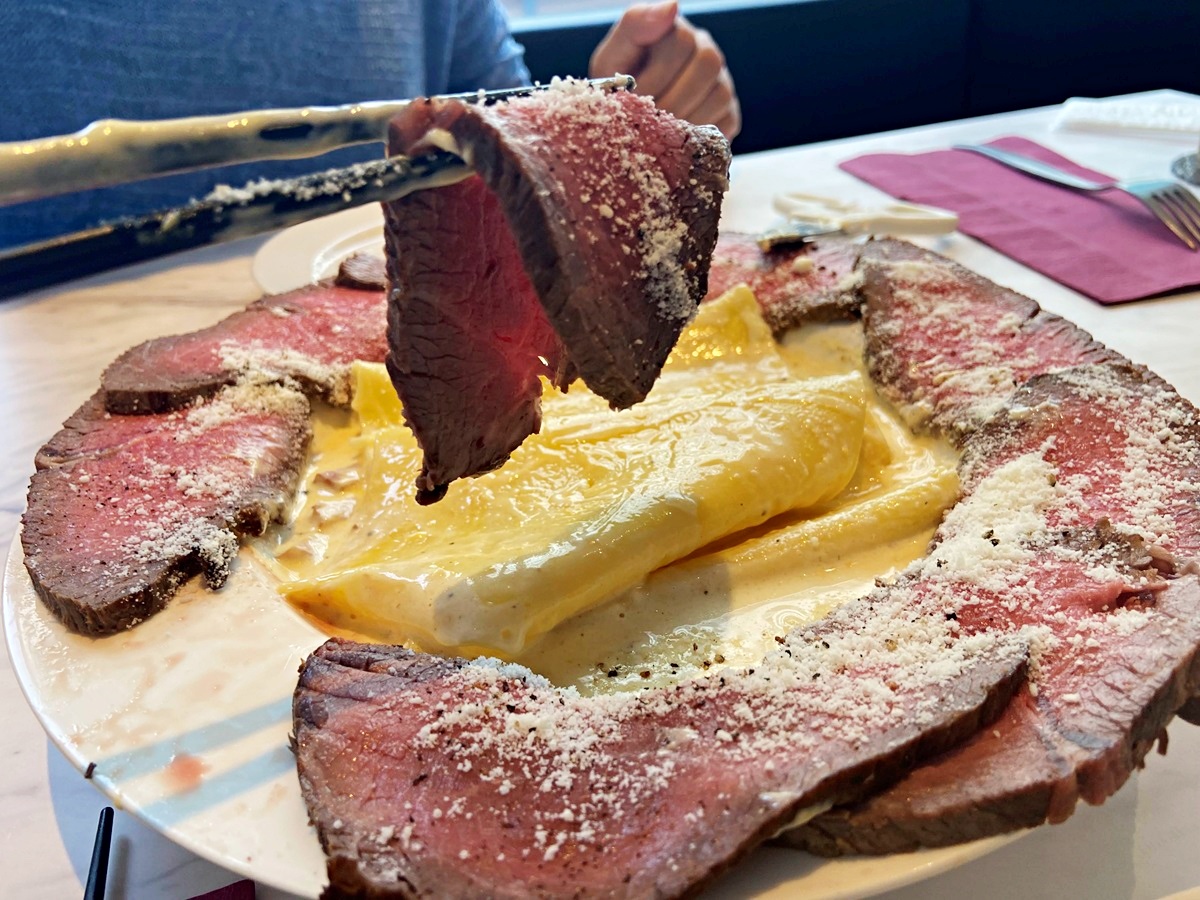 北海道産のサーロイン肉を使ったローストビーフ