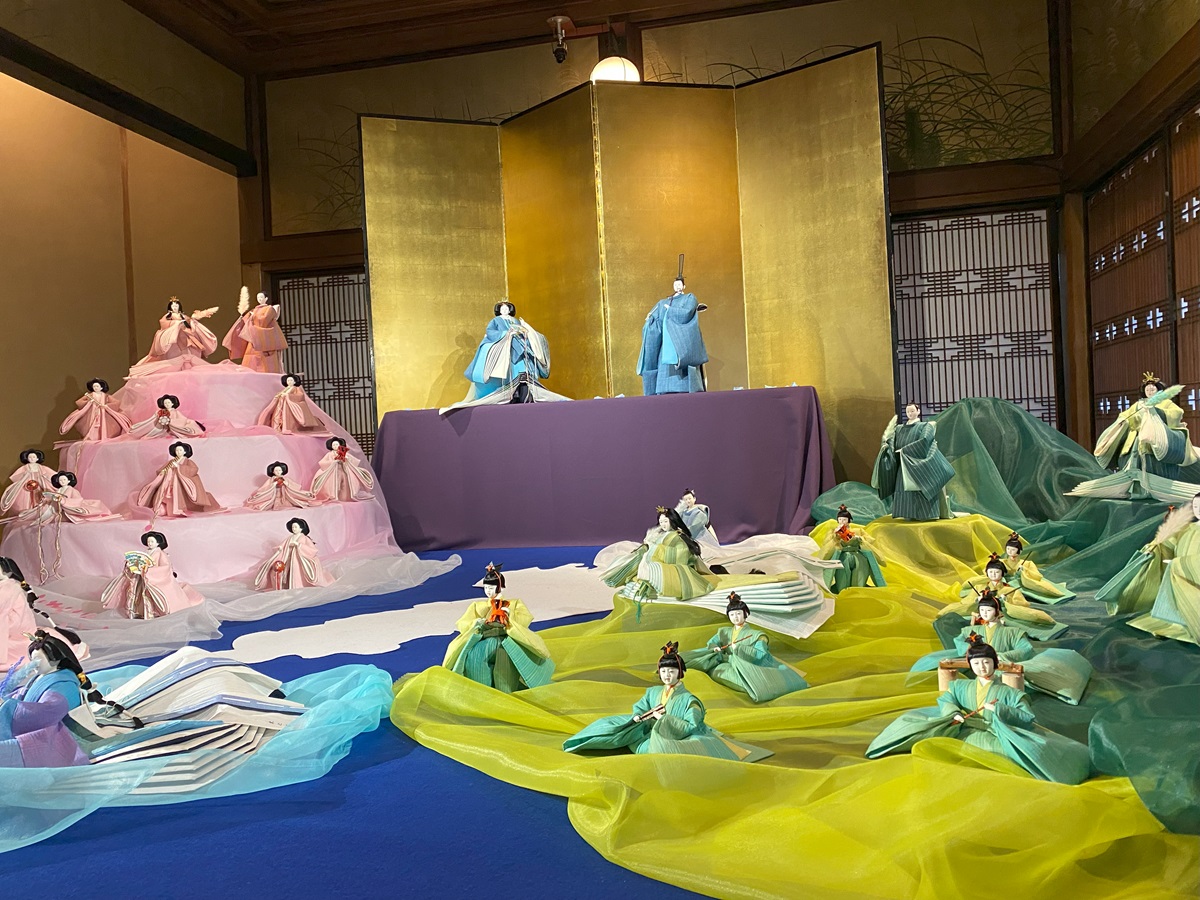 東之湖さんのひな人形をジオラマ展示