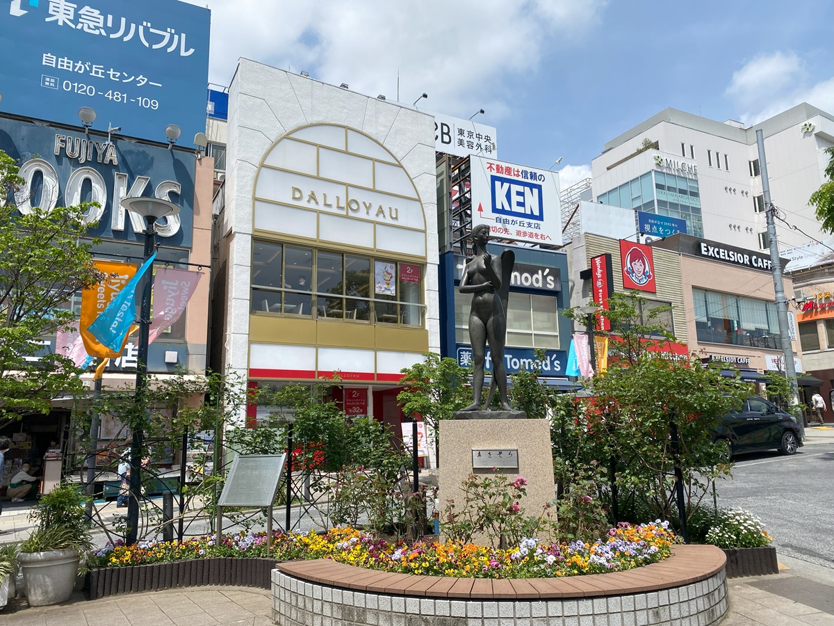 自由が丘駅前・女神広場