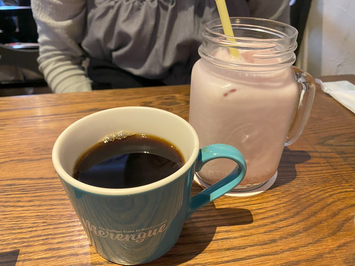 コナブレンドコーヒーと苺ミルクのドリンク
