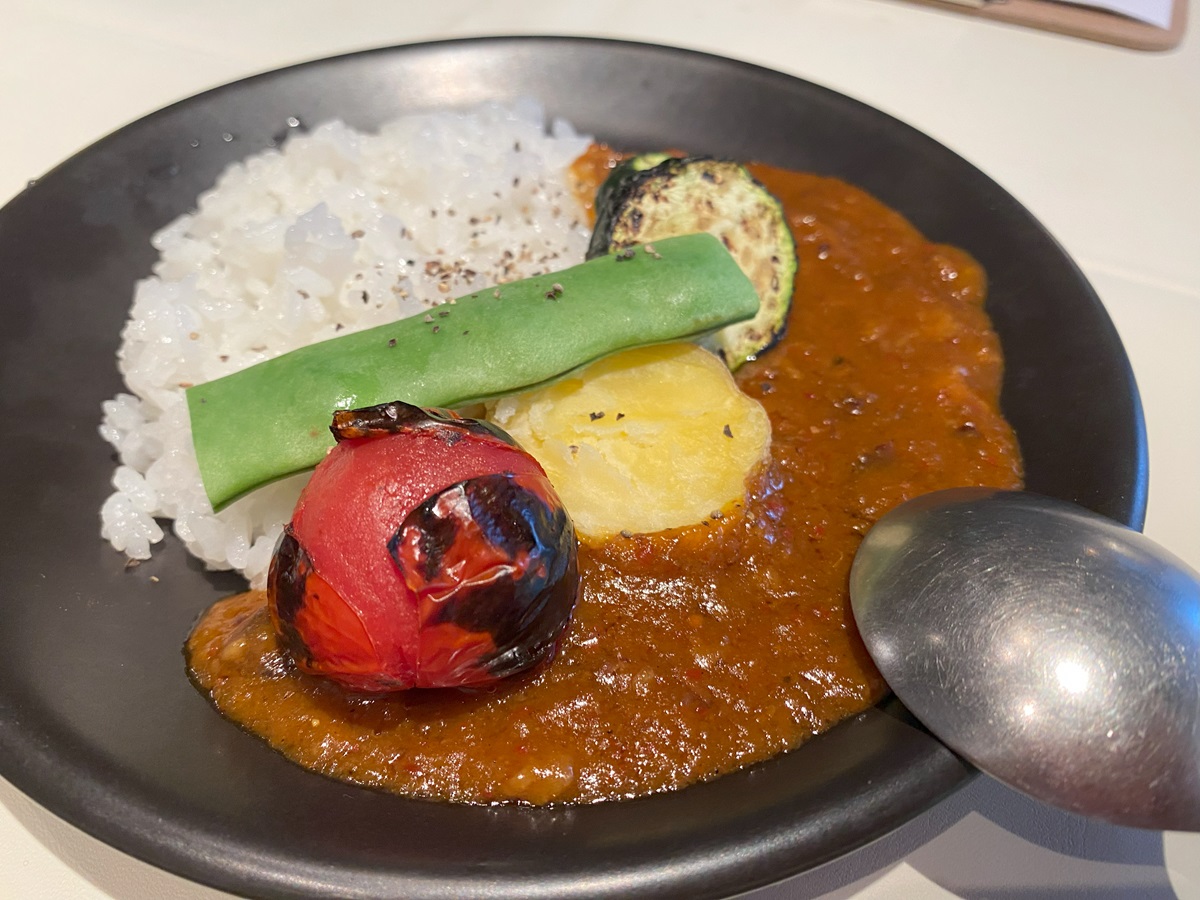 週替わりのトッピングの牛すじカレー