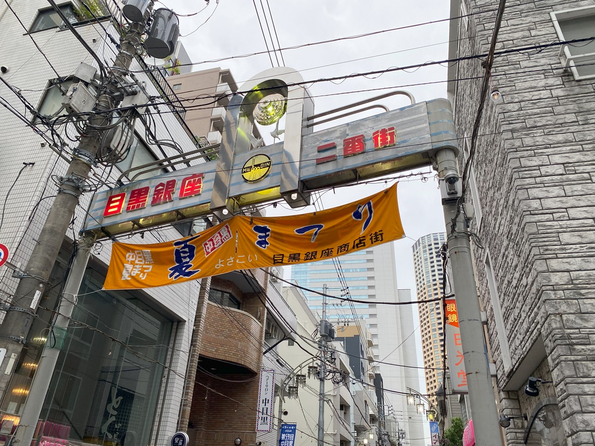 目黒銀座商店街には屋台も