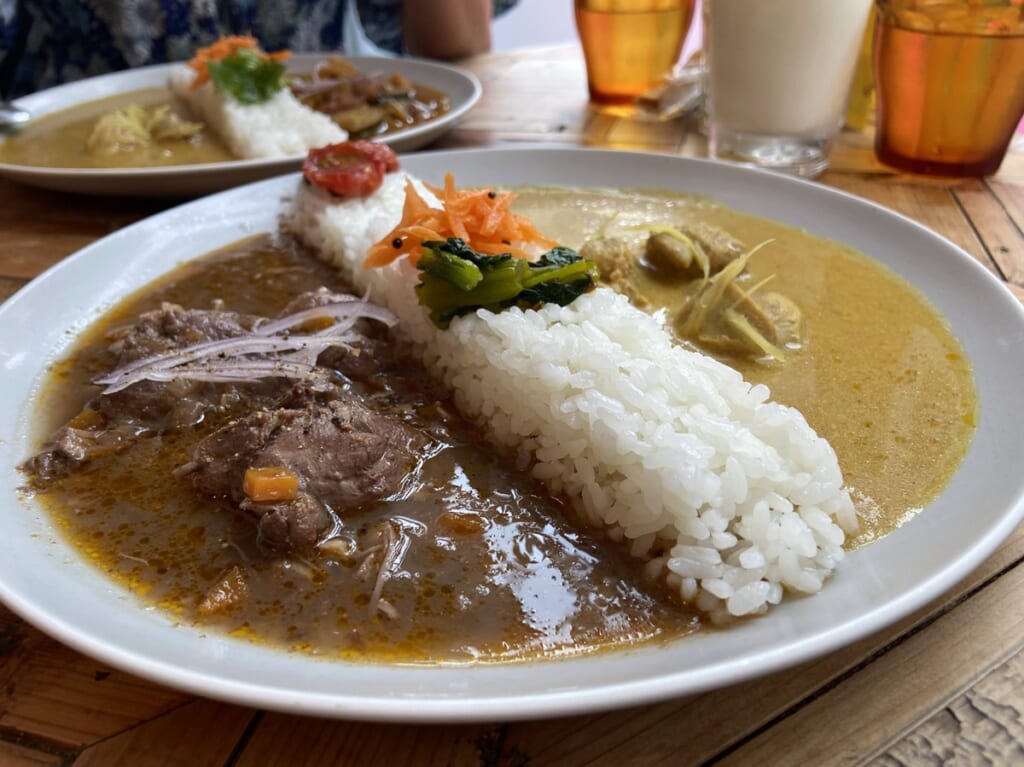 「レモンチキンカレー×コックオーヴァン」