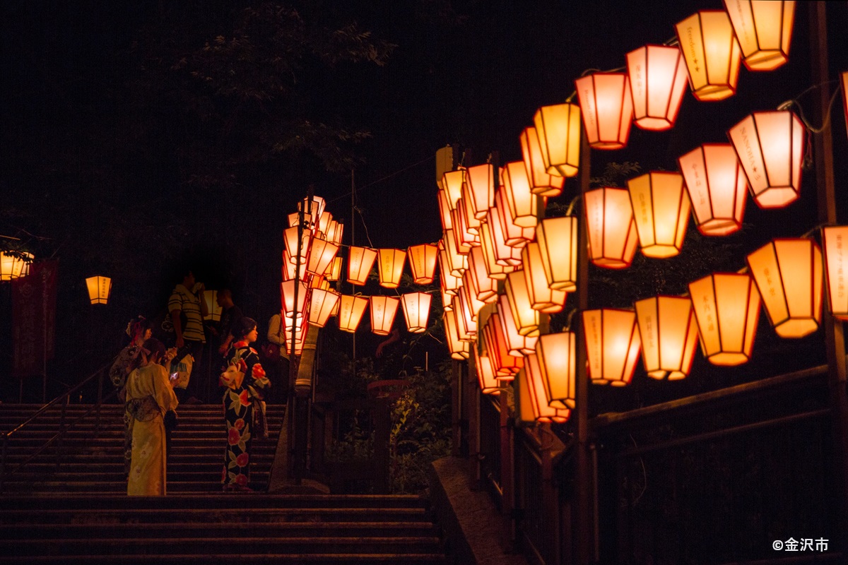 湯涌ぼんぼり祭り