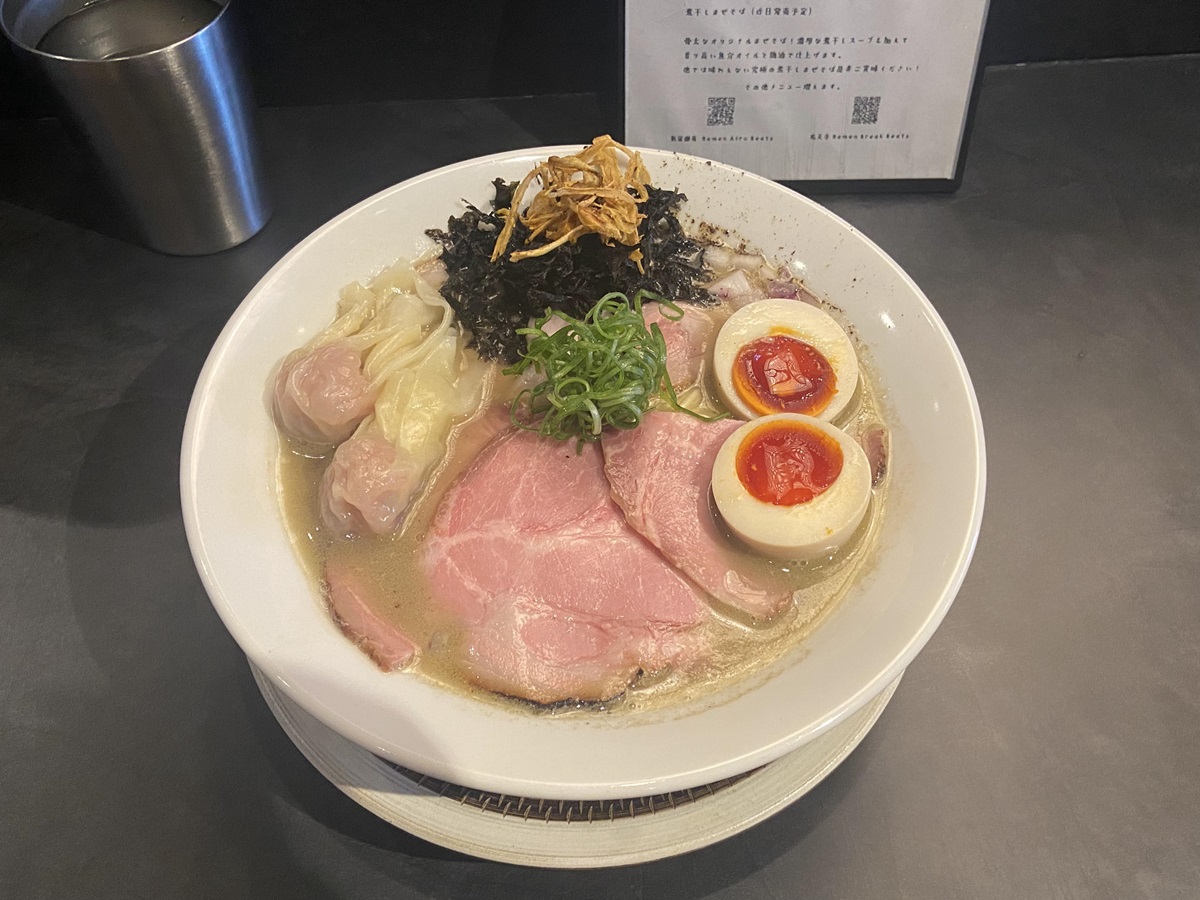 ジャジービーツの特上鶏二ボらぁ麺