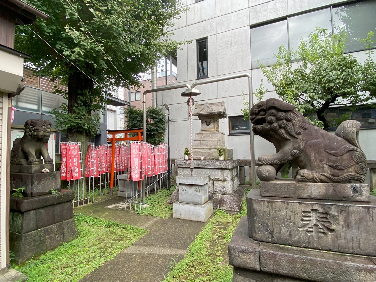 狛犬さんやお社の配置