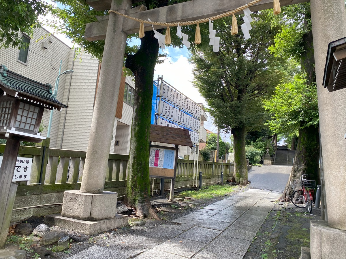 中目黒八幡神社の鳥居