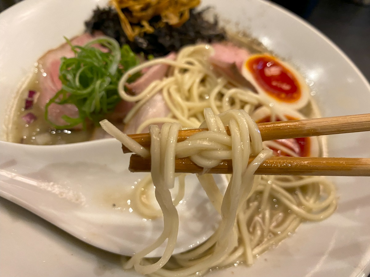 パッツン系の麺もよし