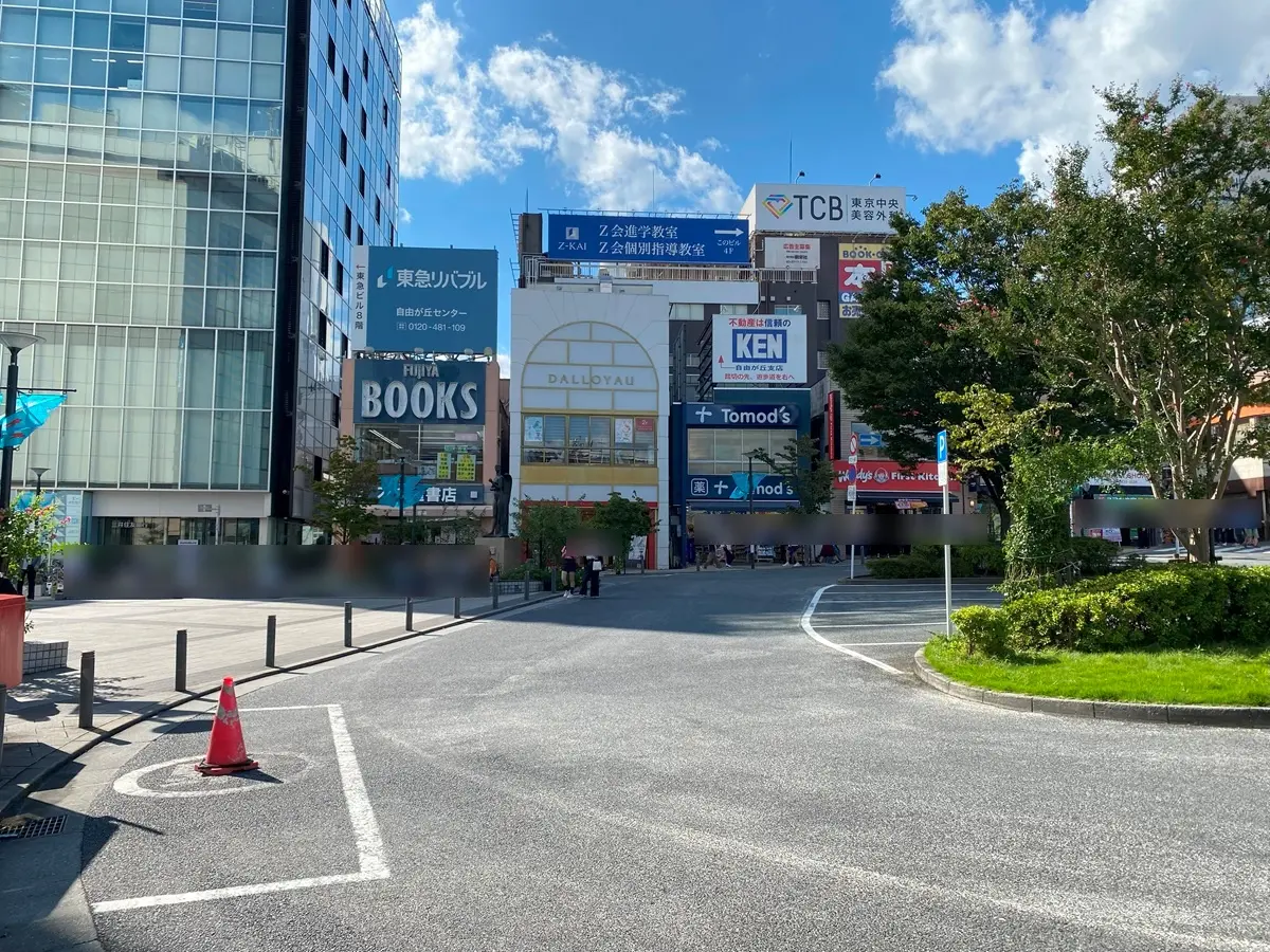 自由が丘駅前特設ステージ