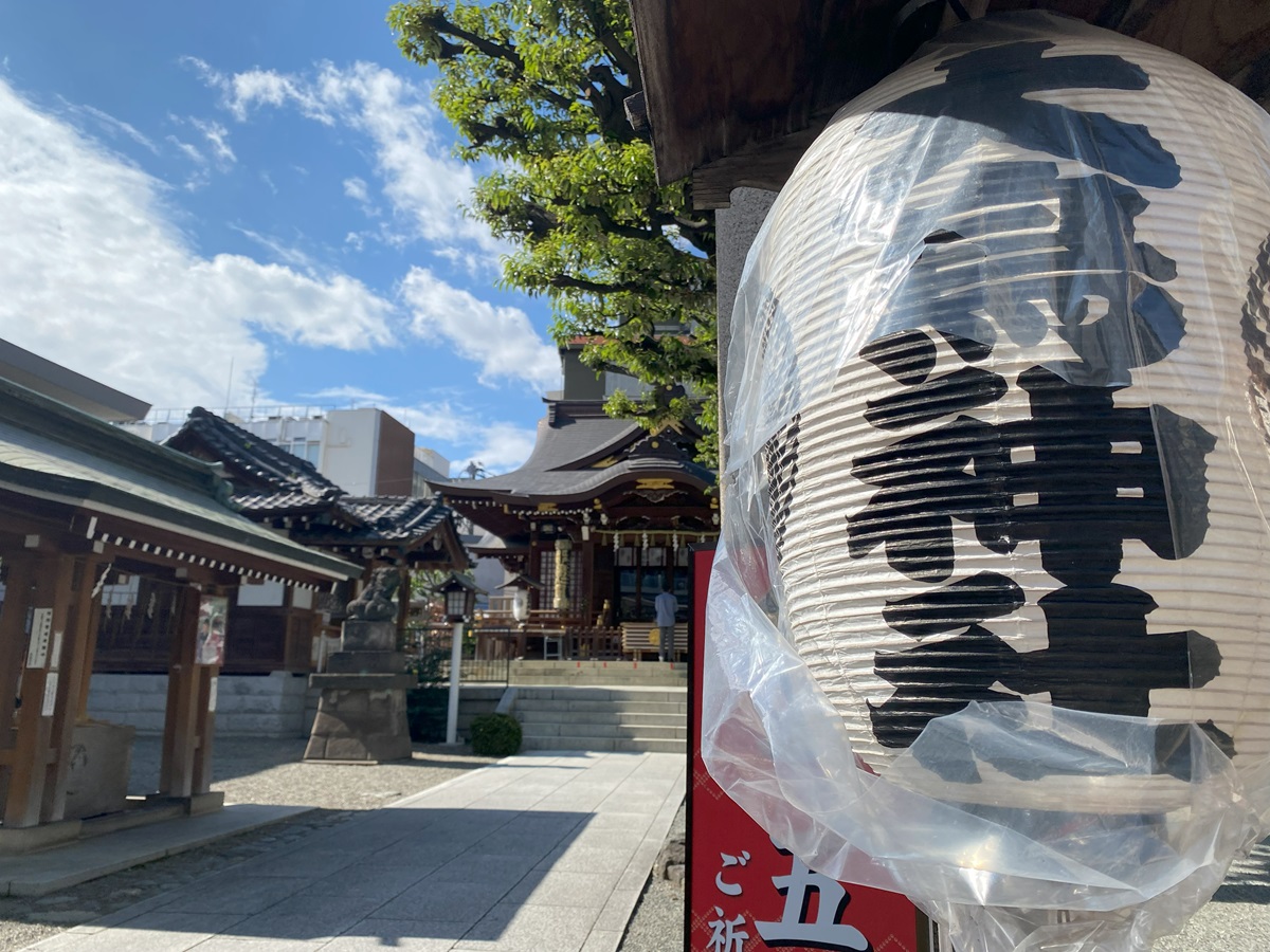 大鳥神社の社殿で熊手の舞等が奉納されます