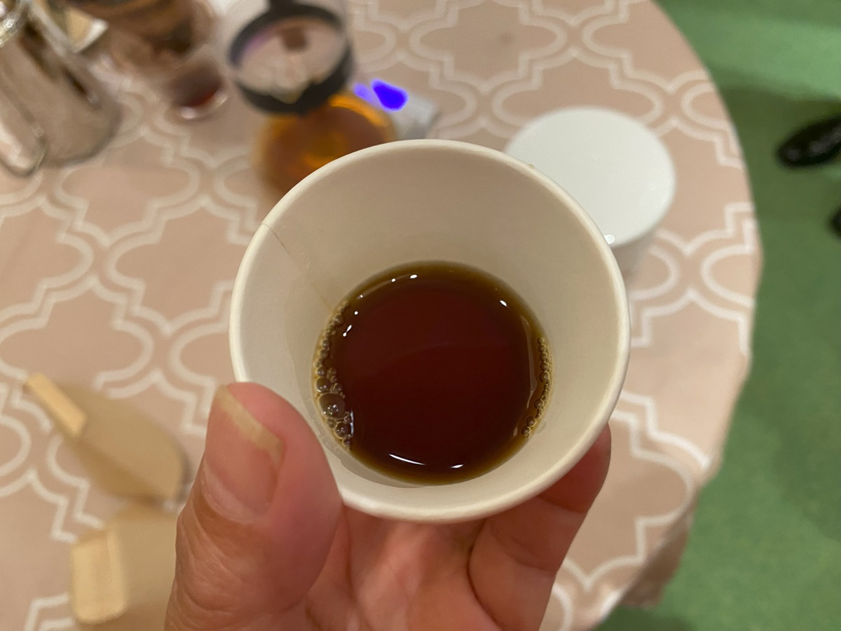 菅野さんが淹れたコーヒーを試飲