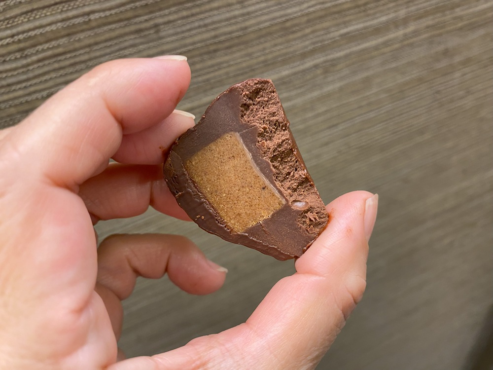 センターにはプラリネが入っている