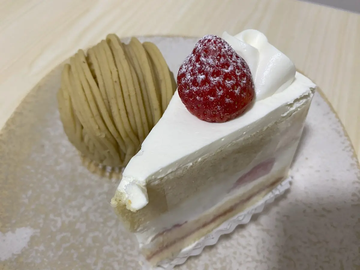 苺のショートケーキとモンブラン