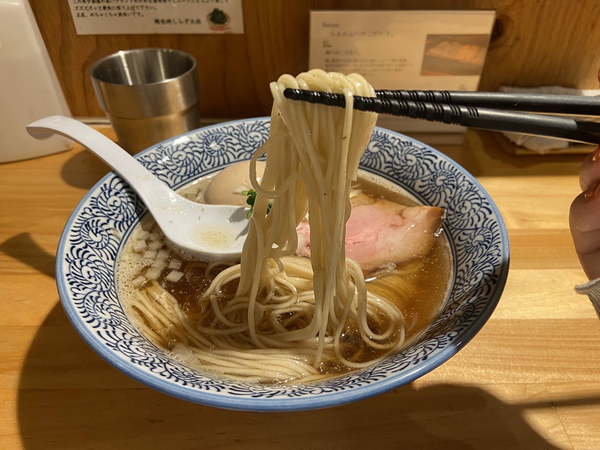 細いストレート麺