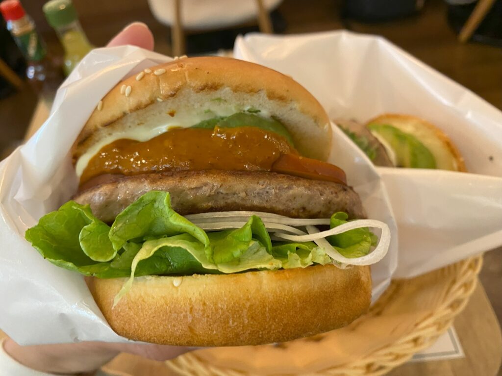 クラシックアボカドスモークチーズバーガー～シビ辛麻辣～