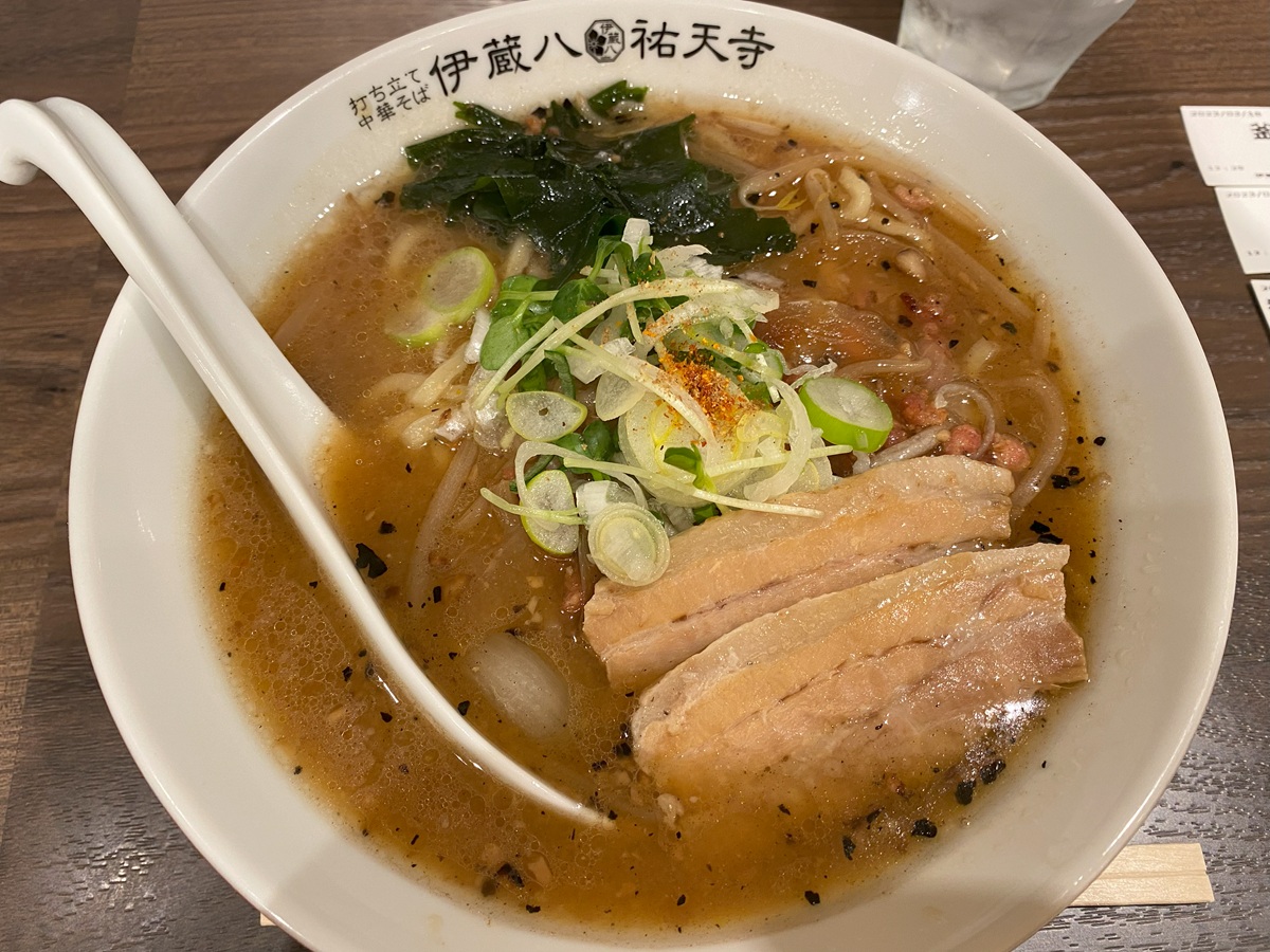 伊蔵八は店内に製麺所あり