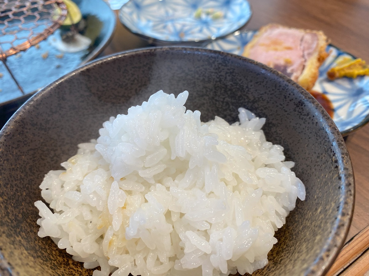 炊きたてを提供