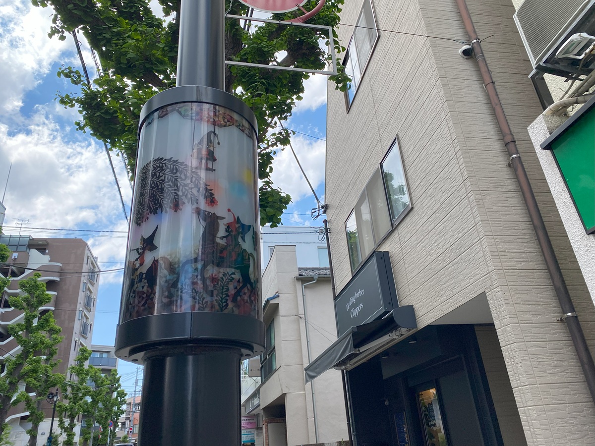 洗足商店街 中間灯 藤城先生の影絵