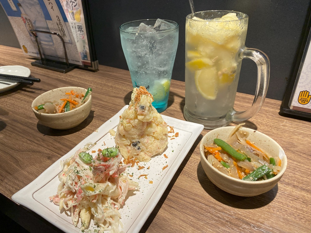 銀だこ酒場 強炭酸の飲み物とたこ焼きの相性抜群