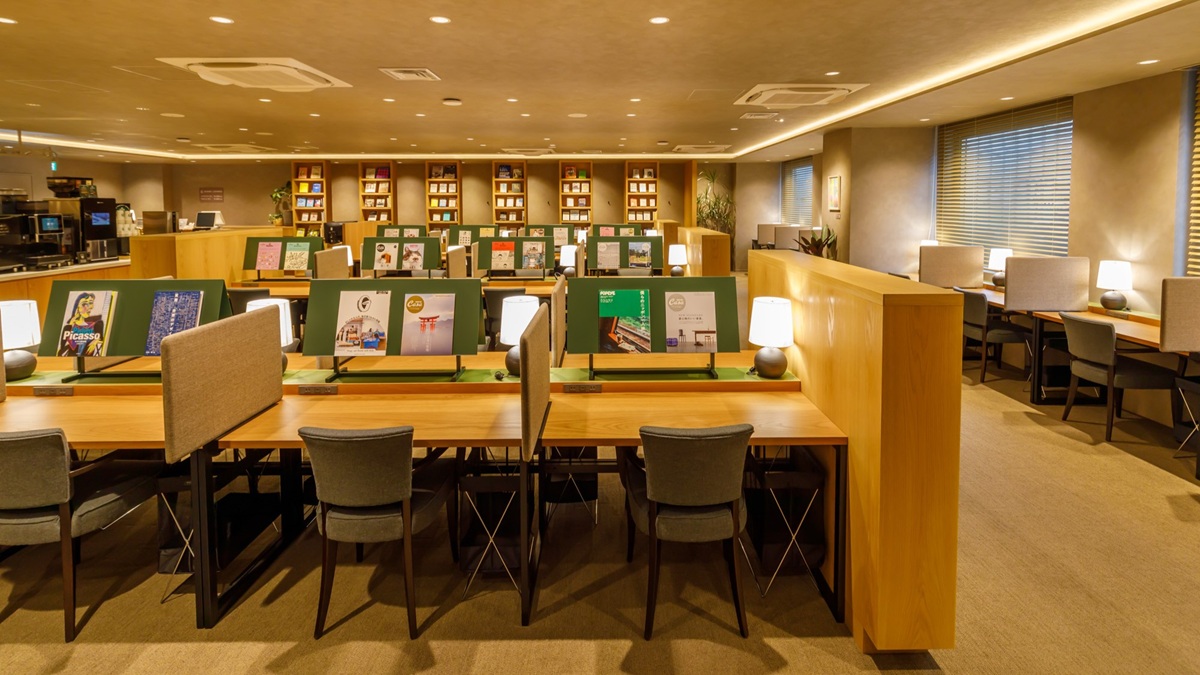 ワーク・カフェ・読書などさまざまなシーンで快適に過ごせる席を77席