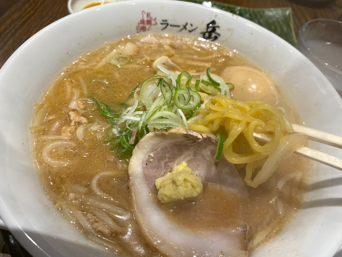 もちっと系の縮れ麺