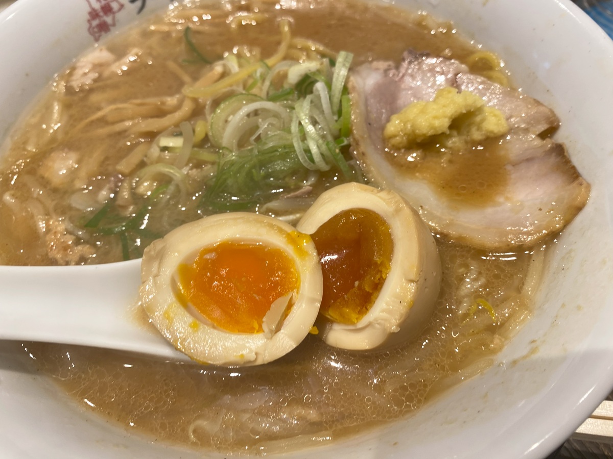 味染みと半熟具合が良い煮玉子