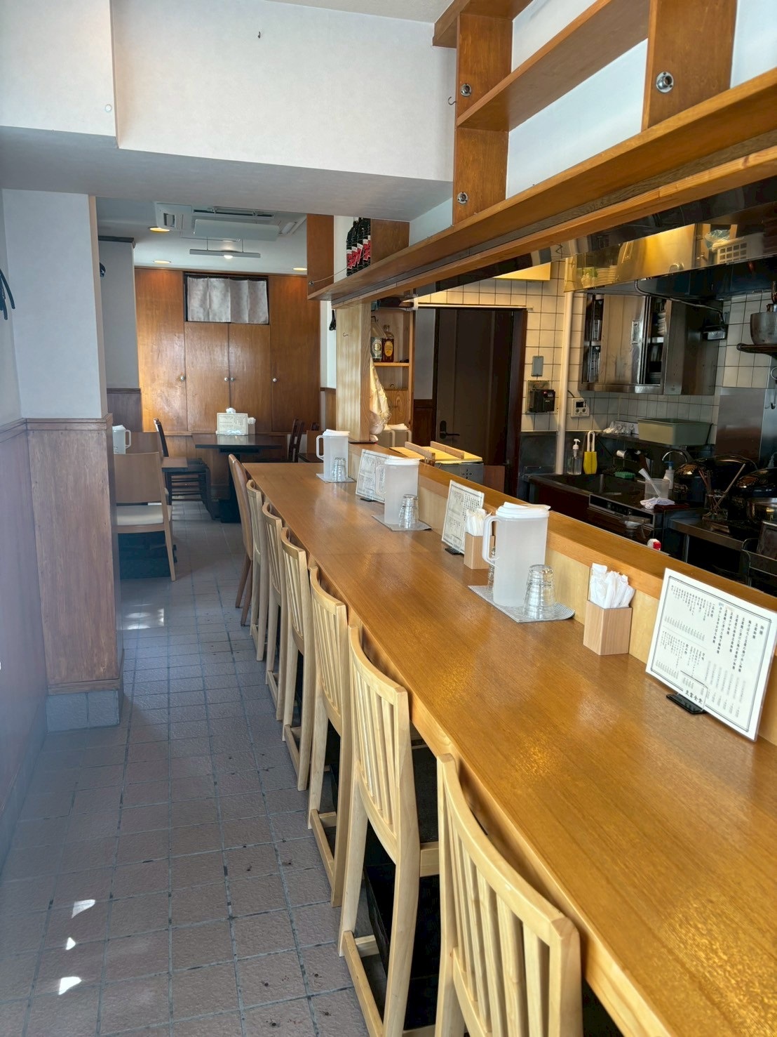 「豆富食堂 目黒店」の店内