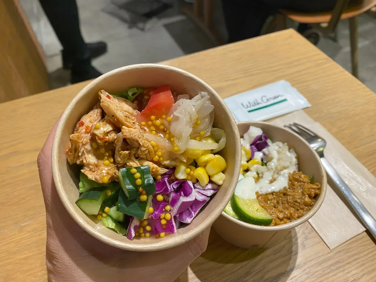 BBQチキンとたっぷり夏野菜のサラダを試食
