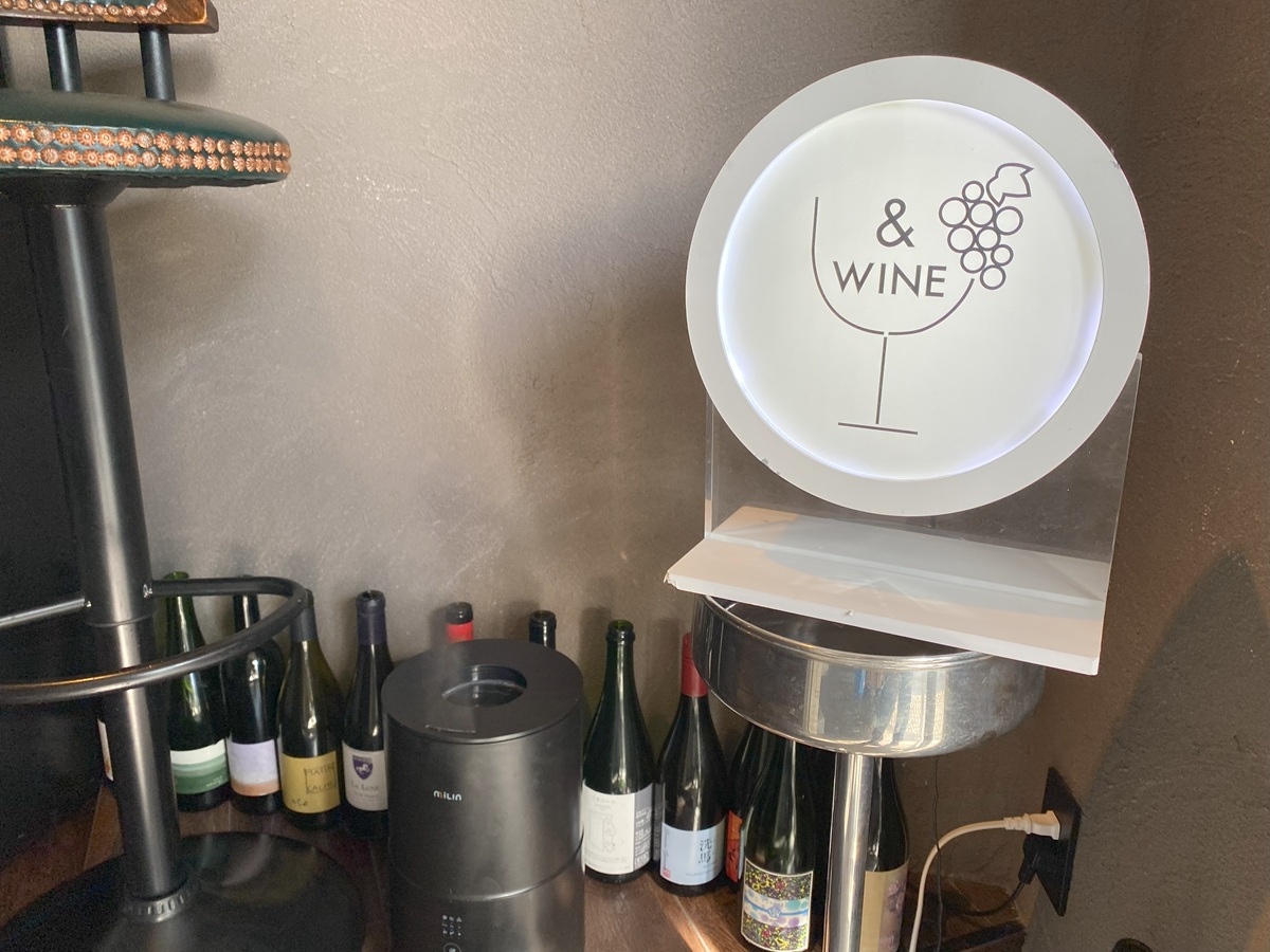 BistroRIKUが間借り営業する&WINEの場所
