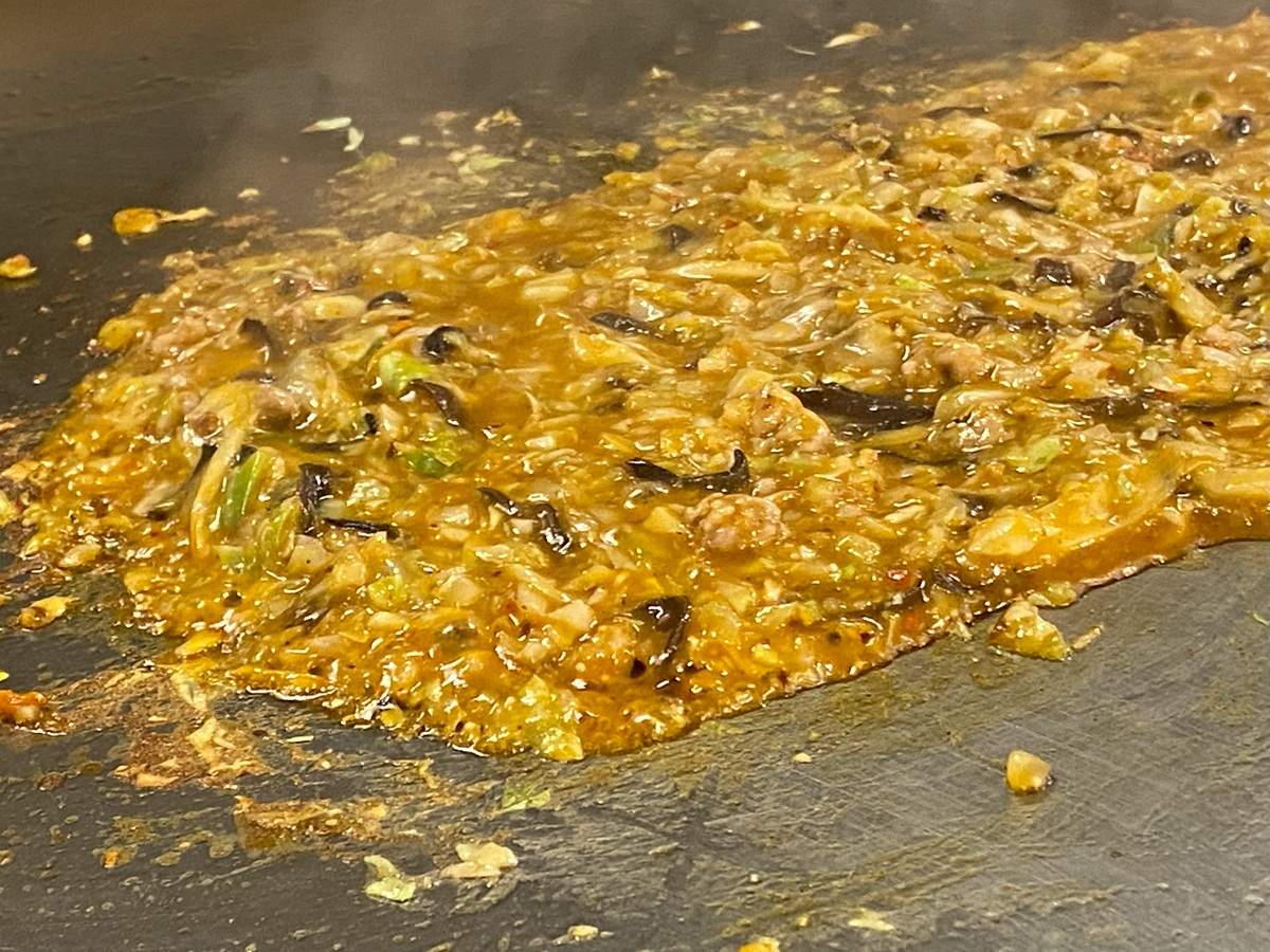 火鍋の味わい、出汁の旨味で複雑な旨辛さ