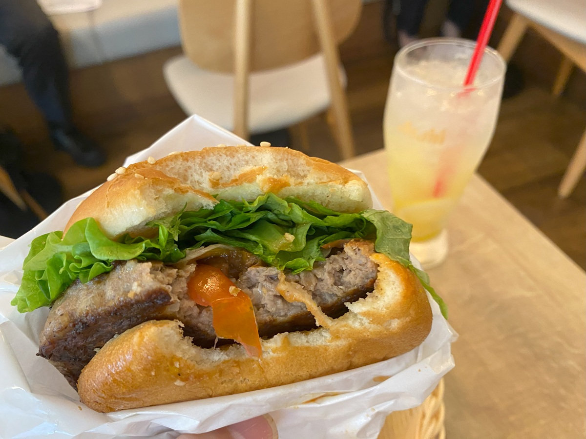 パンチの効いたピリ辛ソースが食欲を刺激