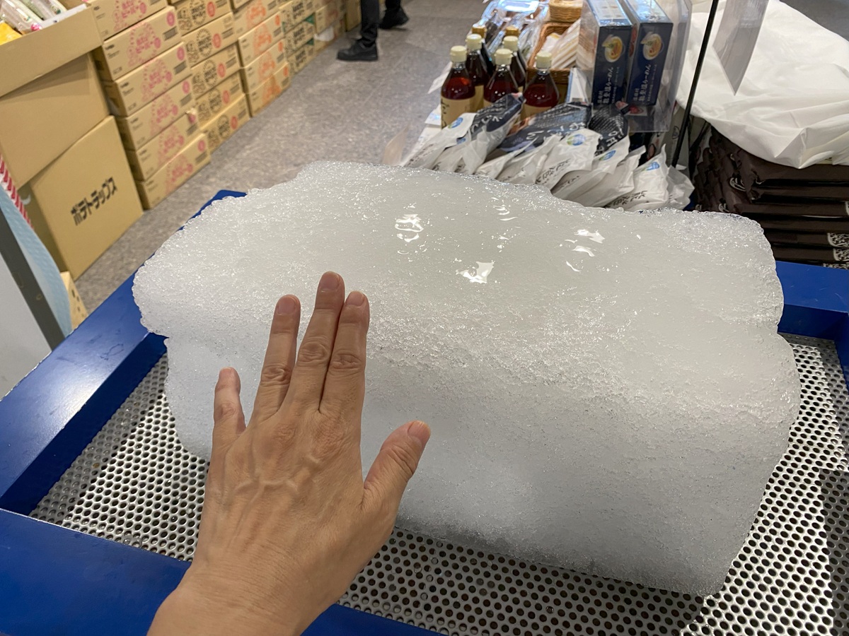 ひんやり冷たい氷室の雪氷