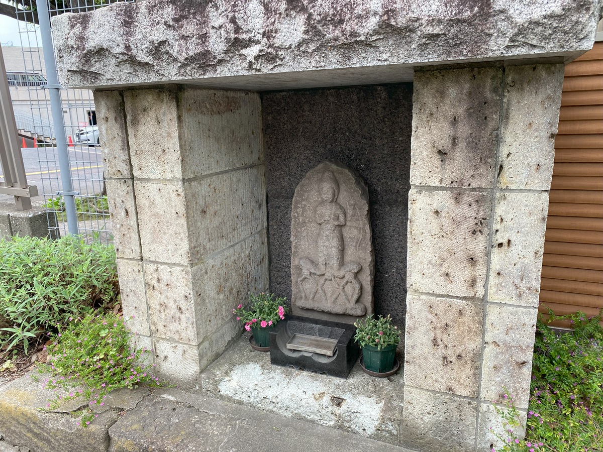 きれいに整えられているけこぼ坂庚申塔