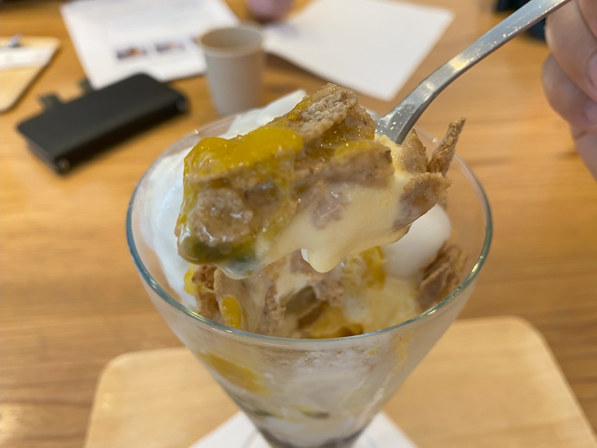 玄米フレークのザクザク食感も楽しい