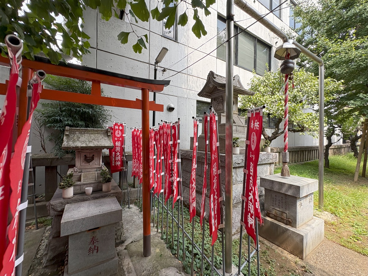 北野神社の境内に合祀されている稲荷大明神